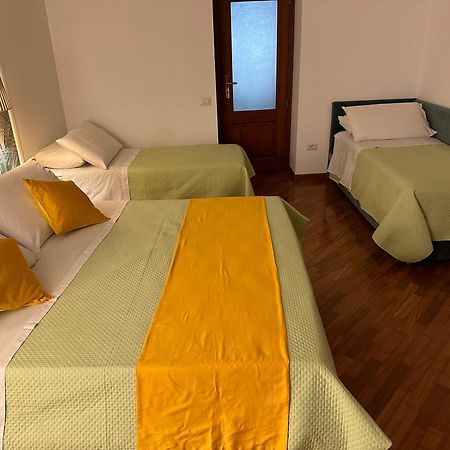 Two Rooms Chiaia 37 Napoli Exterior foto