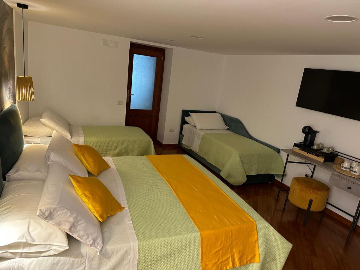 Two Rooms Chiaia 37 Napoli Exterior foto