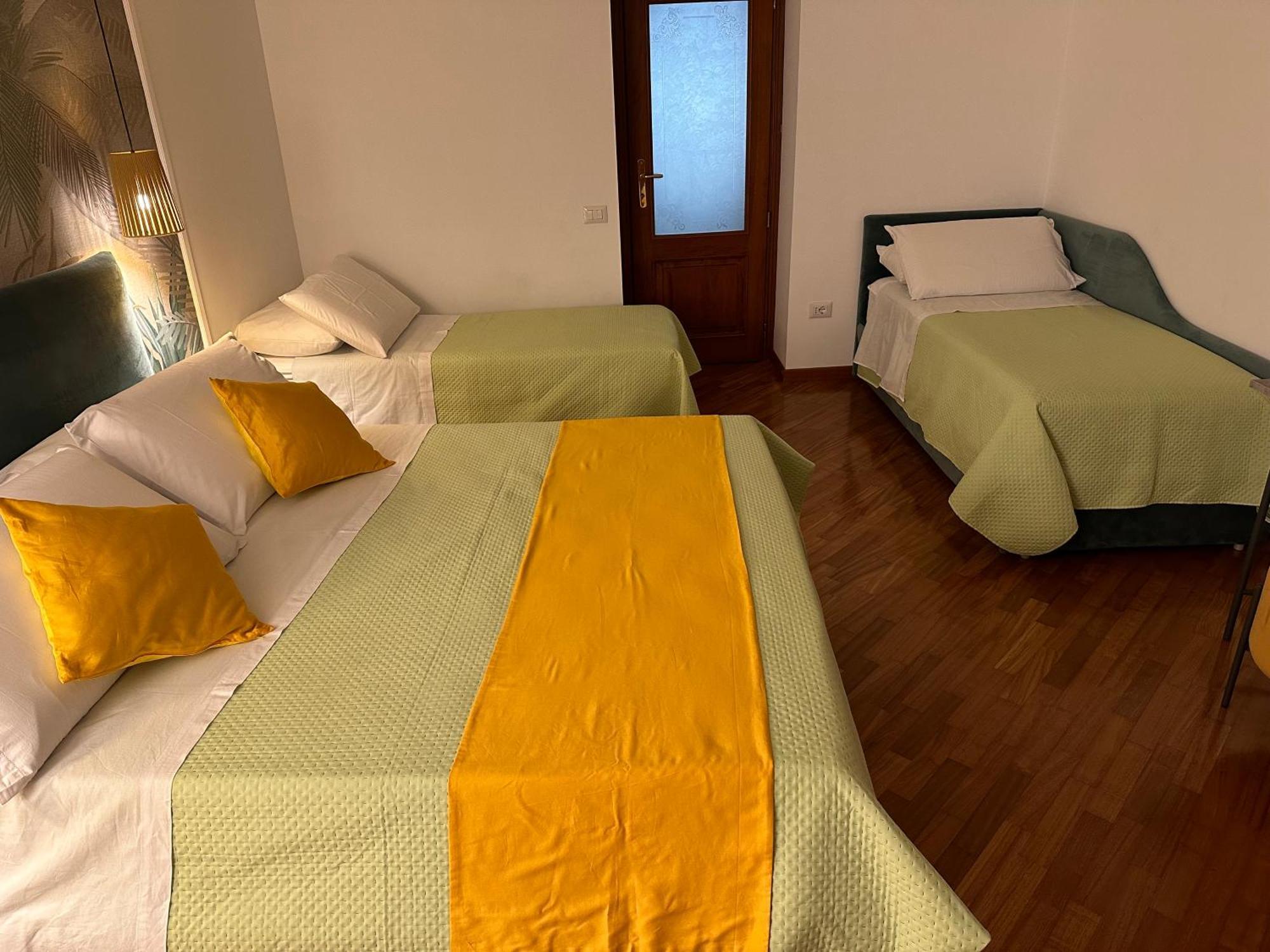 Two Rooms Chiaia 37 Napoli Exterior foto